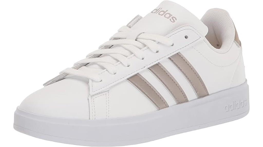 women s court tennis shoe